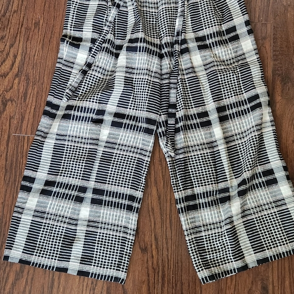 Anthropologie plaid print wide leg culottes pants - Picture 3 of 6
